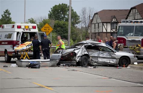 DETROIT (FOX 2) - Police are investigating a <b>fatal</b> <b>crash</b> that left 2 people dead Sunday morning on Detroit's east side. . Fatal car accident in michigan today
